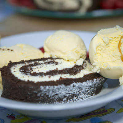Mary-Berrys-Chocolate-Roulade-3
