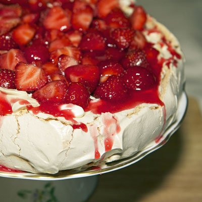 Strawberry-Pavlova